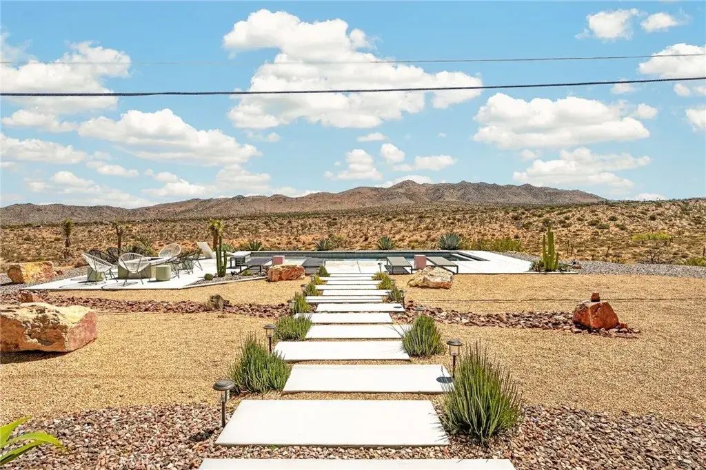 8997 Hermosa Avenue, Yucca Valley