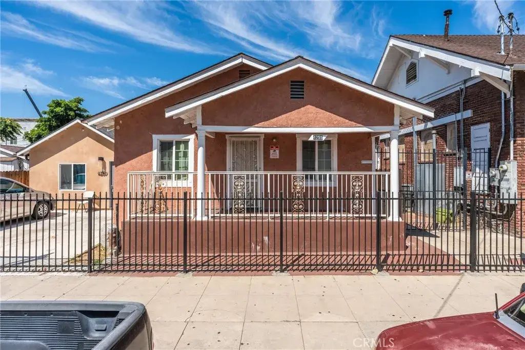 4255 Menlo, Los Angeles