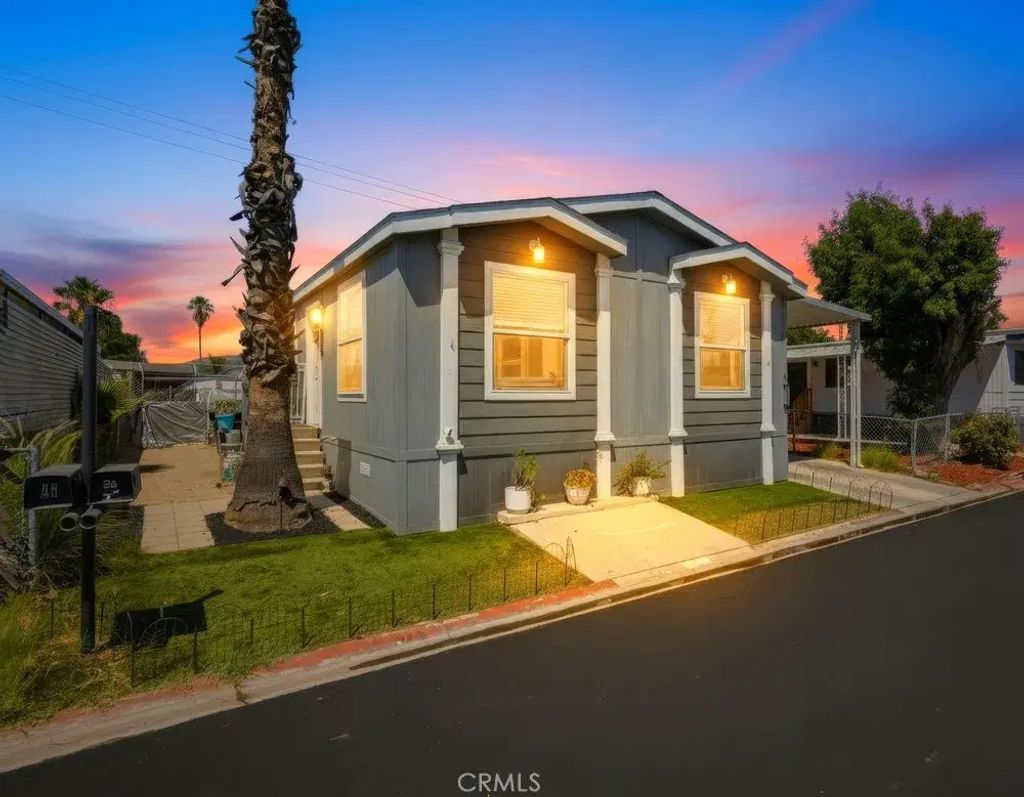 1097 N State St. 26, Hemet