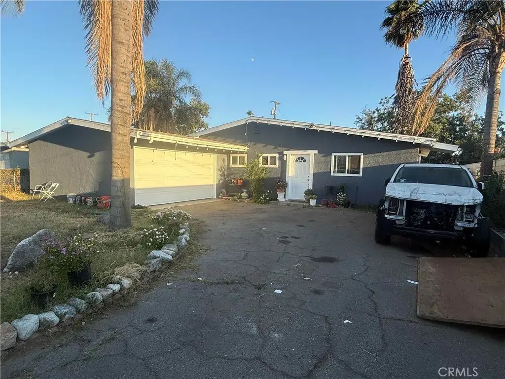 18005 Vine, Fontana