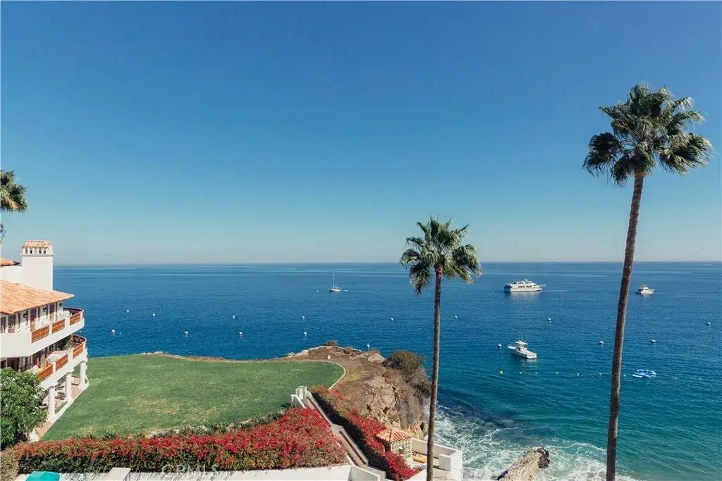 91 Playa Azul, Avalon