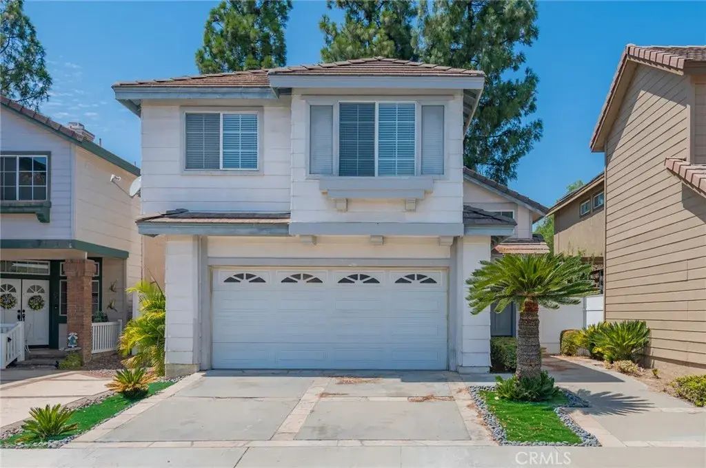 864 Bramble, Corona