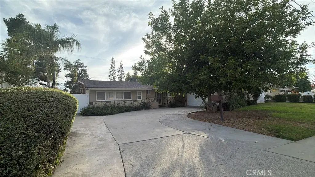 3748 Skylark, Riverside