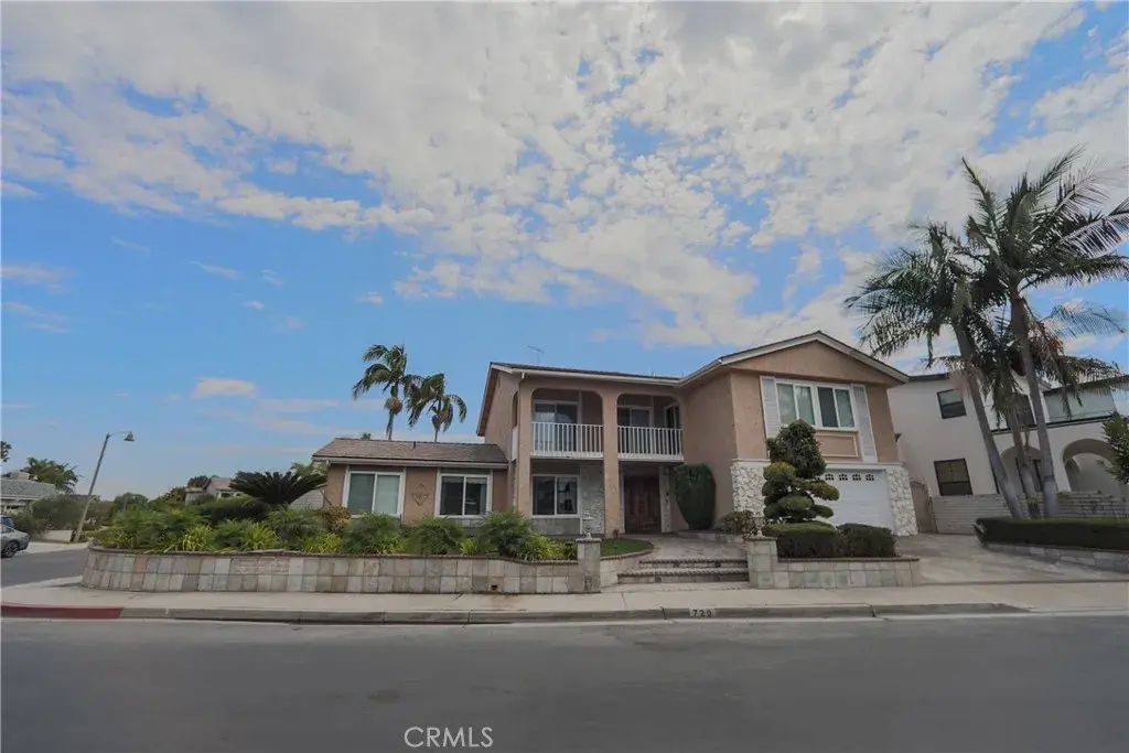 720 Pepper Tree, Long Beach