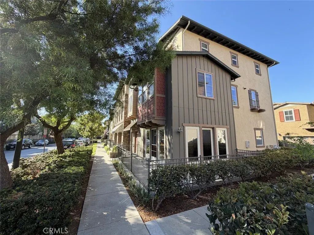 274 Tustin Field Dr, Tustin