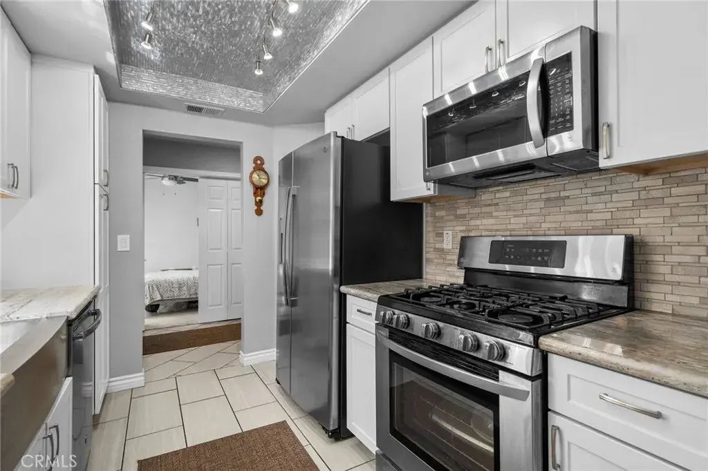 990 Windsong, Hemet