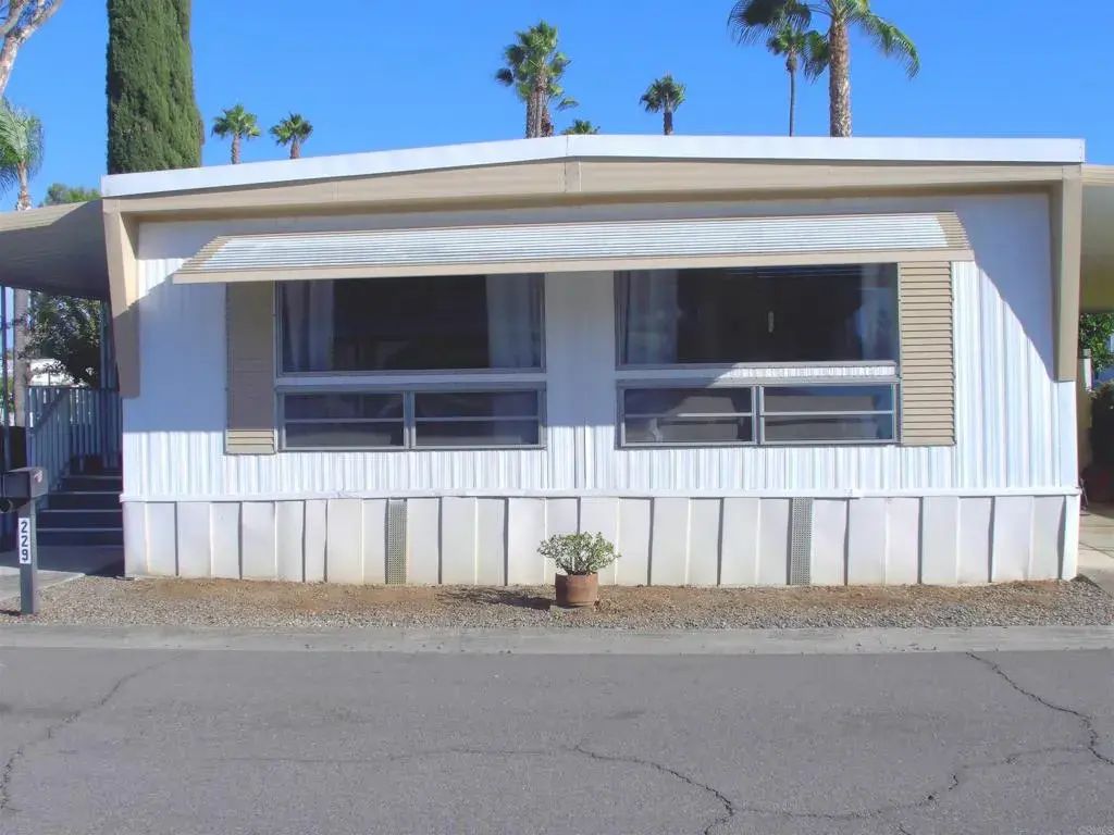2300 E Valley 229, Escondido