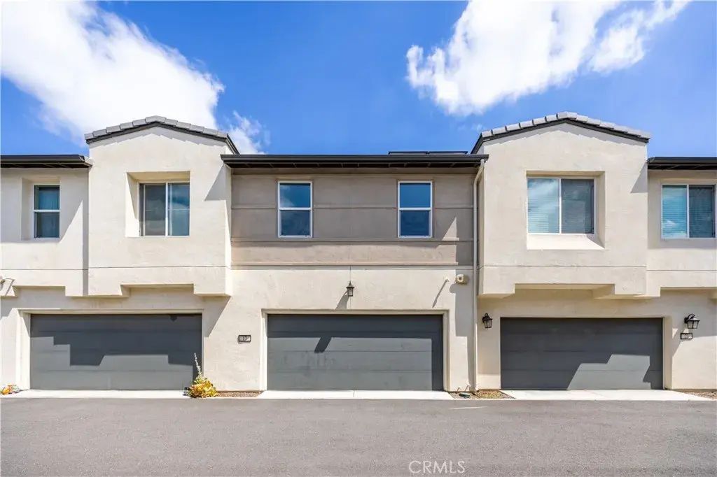 17 Aria, South El Monte