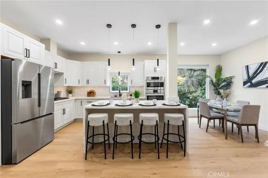 8010 Padre Lane, Los Angeles