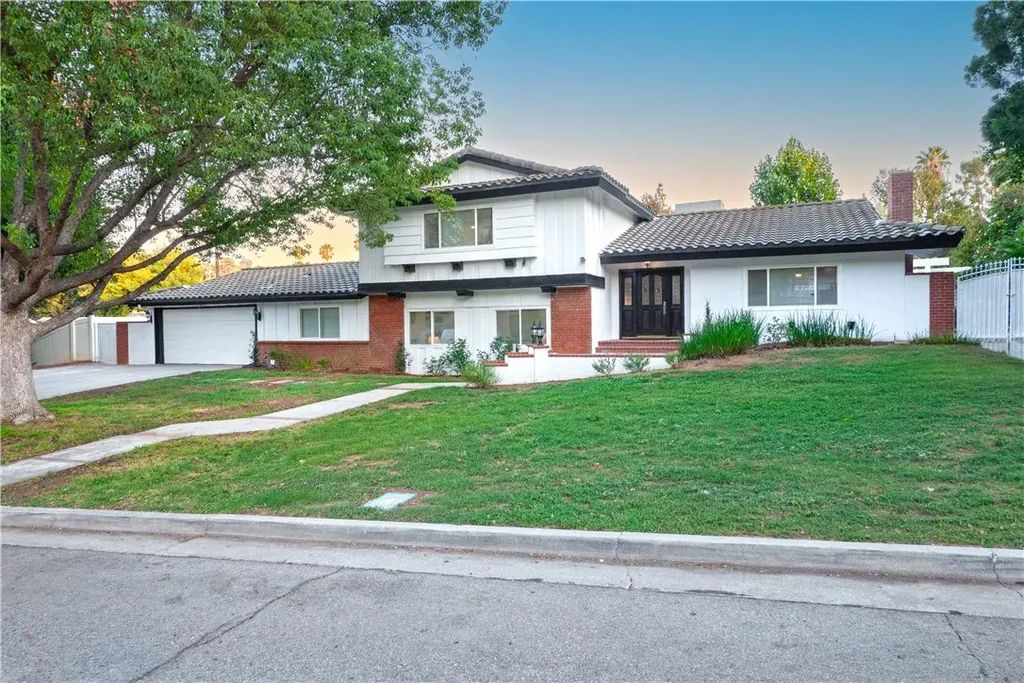 2350 Shadow Hill Drive, Riverside