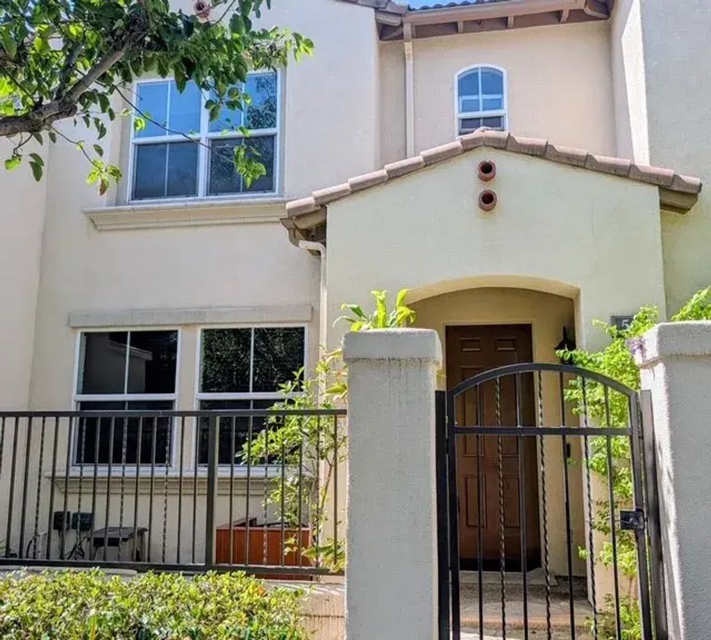 50 Trailing Vine, Irvine