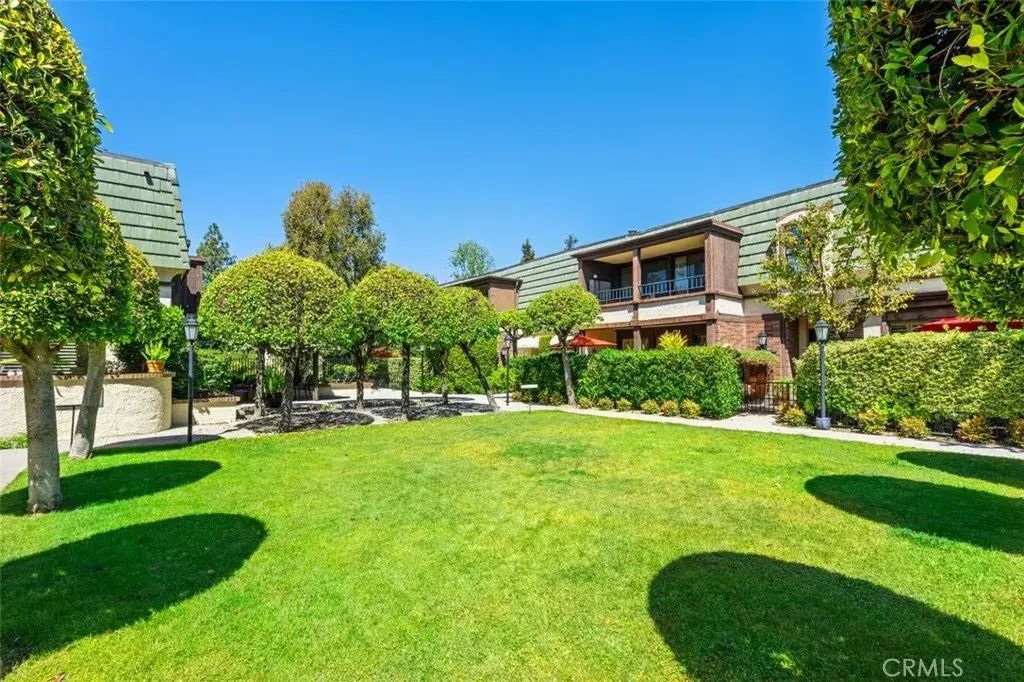 885 S Orange Grove Boulevard 2, Pasadena