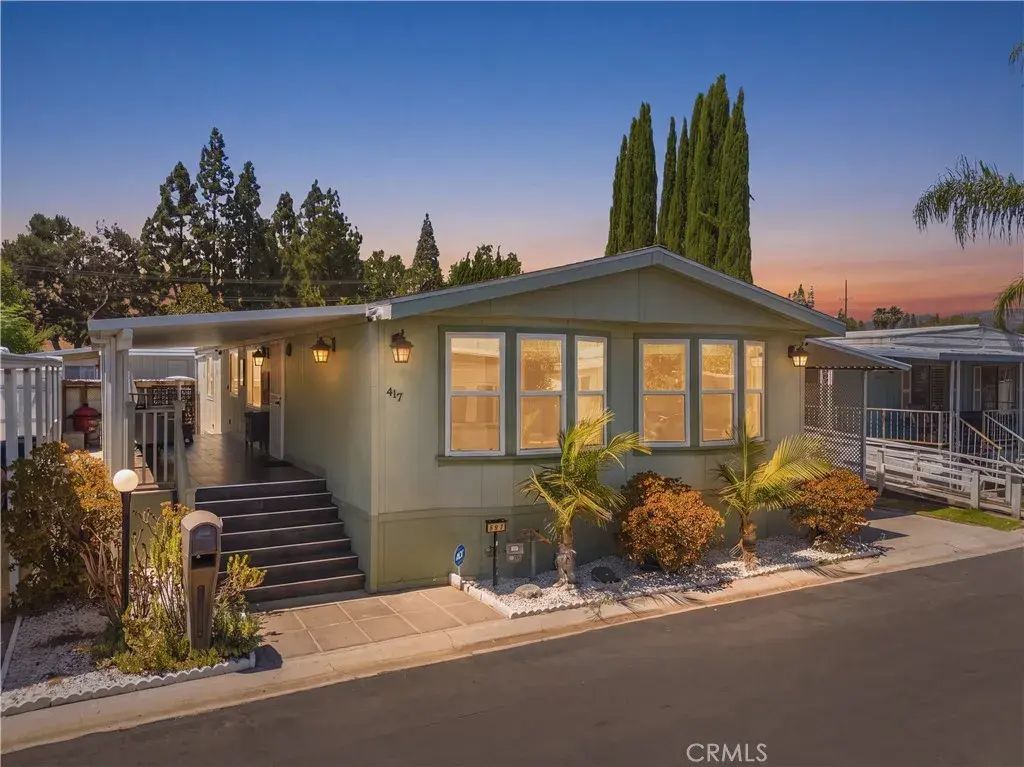 8811 Canoga 417, Canoga Park