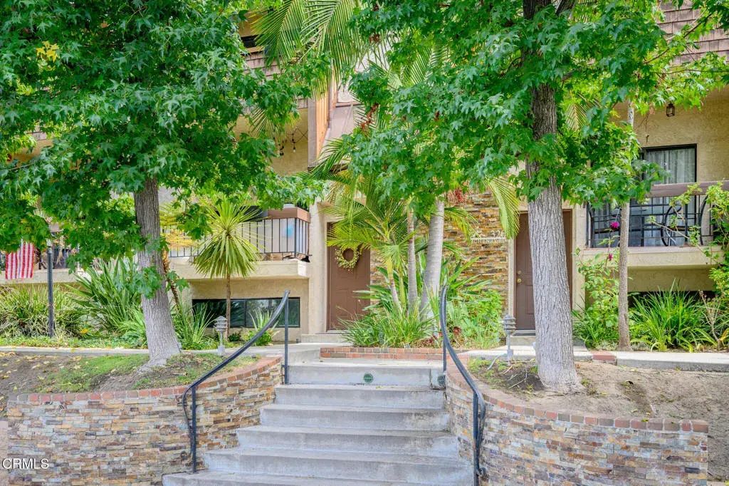 320 Mchenry Road 27, Glendale