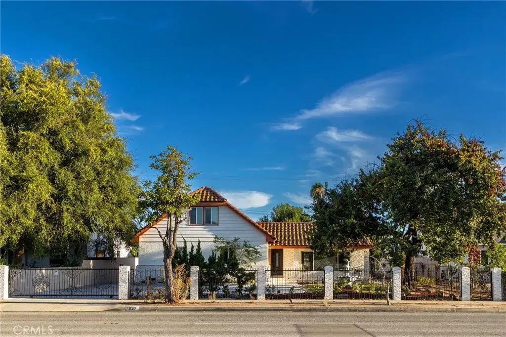 820 E Cameron Avenue, West Covina