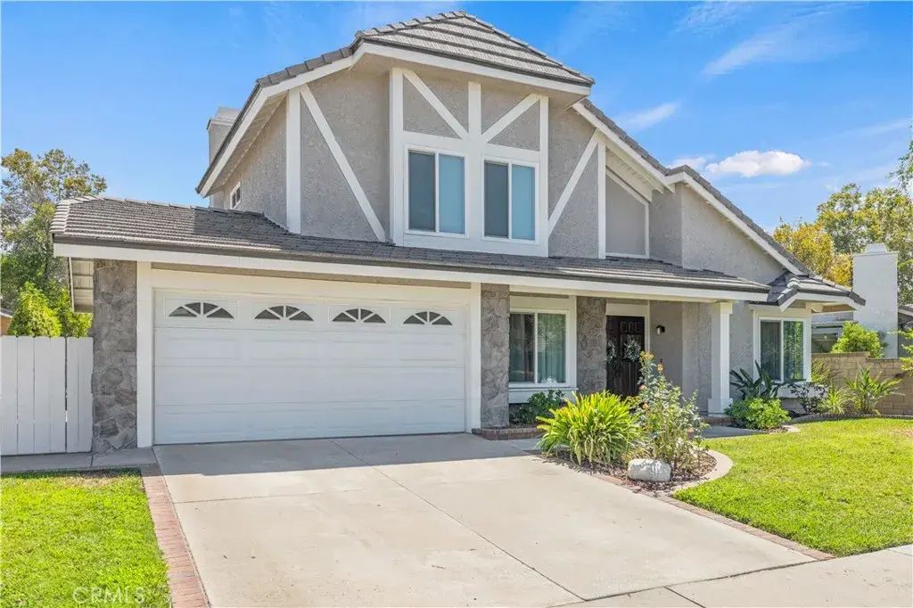 25768 Miguel Court, Valencia