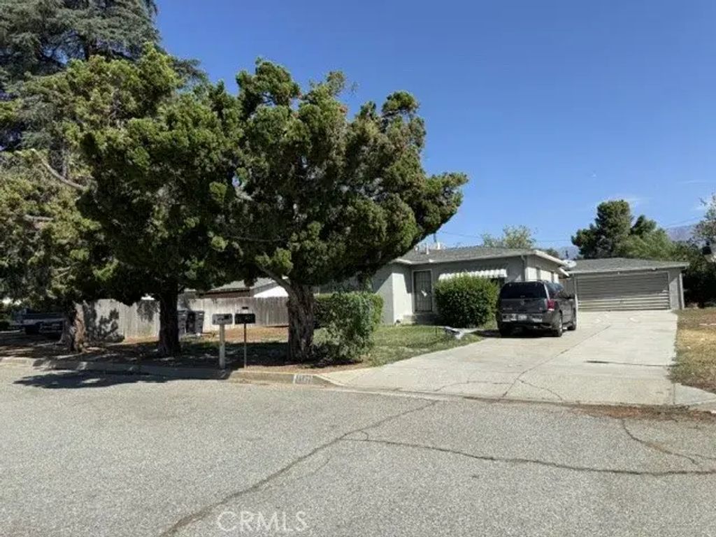 1425 W Hays, Banning
