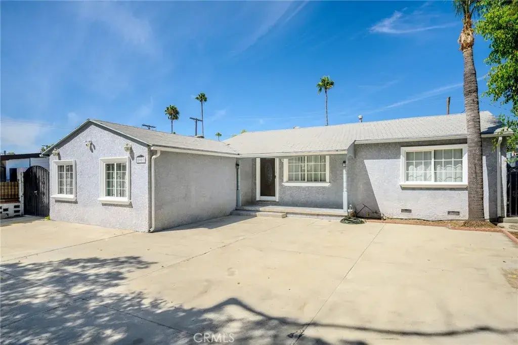 8007 Broadleaf, Panorama City