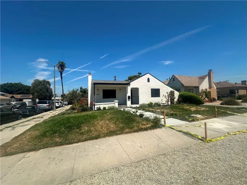 2529 W 73rd, Los Angeles