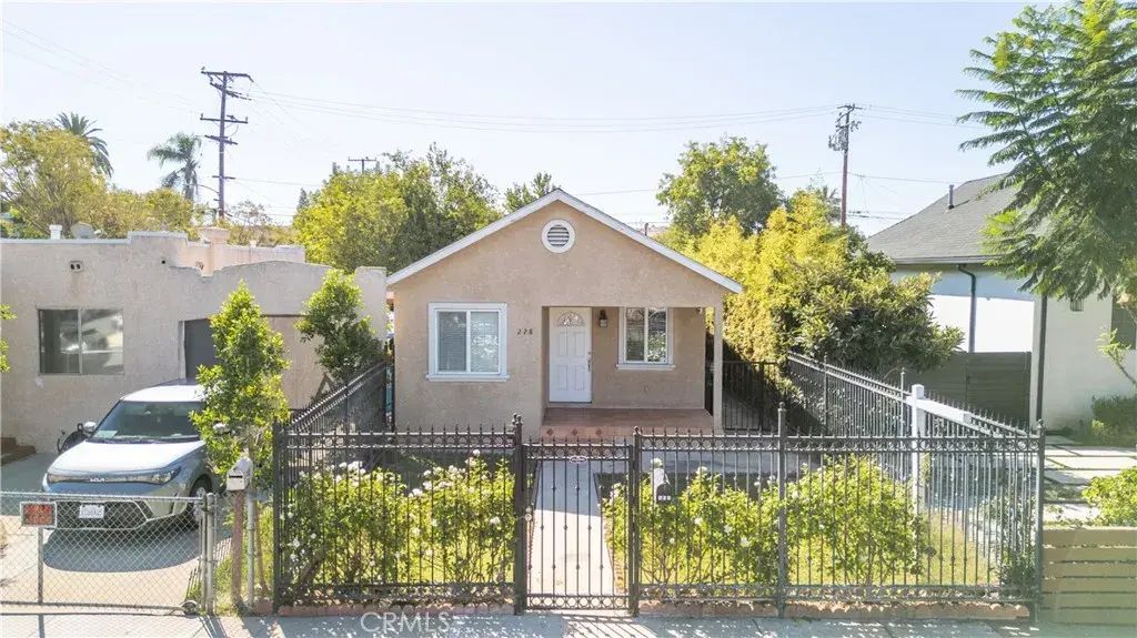 228 N Alexander Avenue, San Fernando