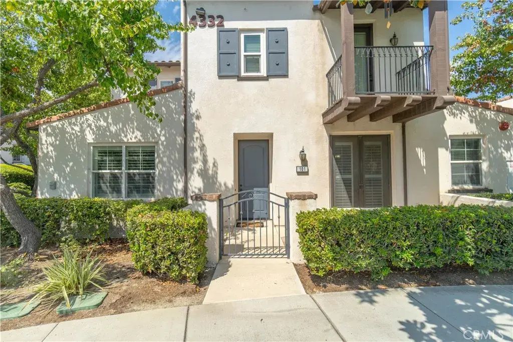 4332 Junction, Corona