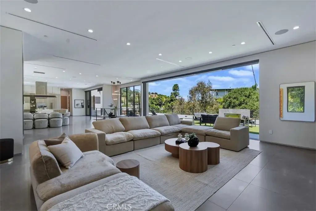 14753 Round Valley, Sherman Oaks