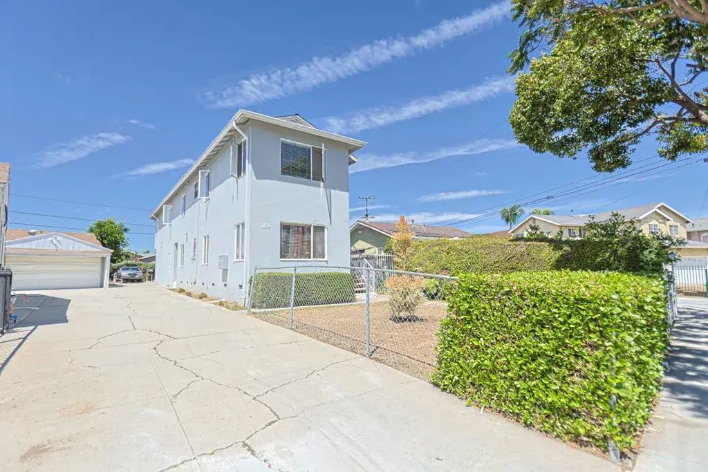 1139 E 67th Street, Inglewood