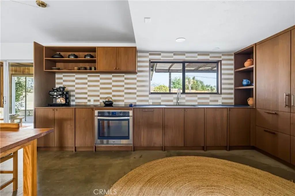 6381 Airway Avenue, Yucca Valley
