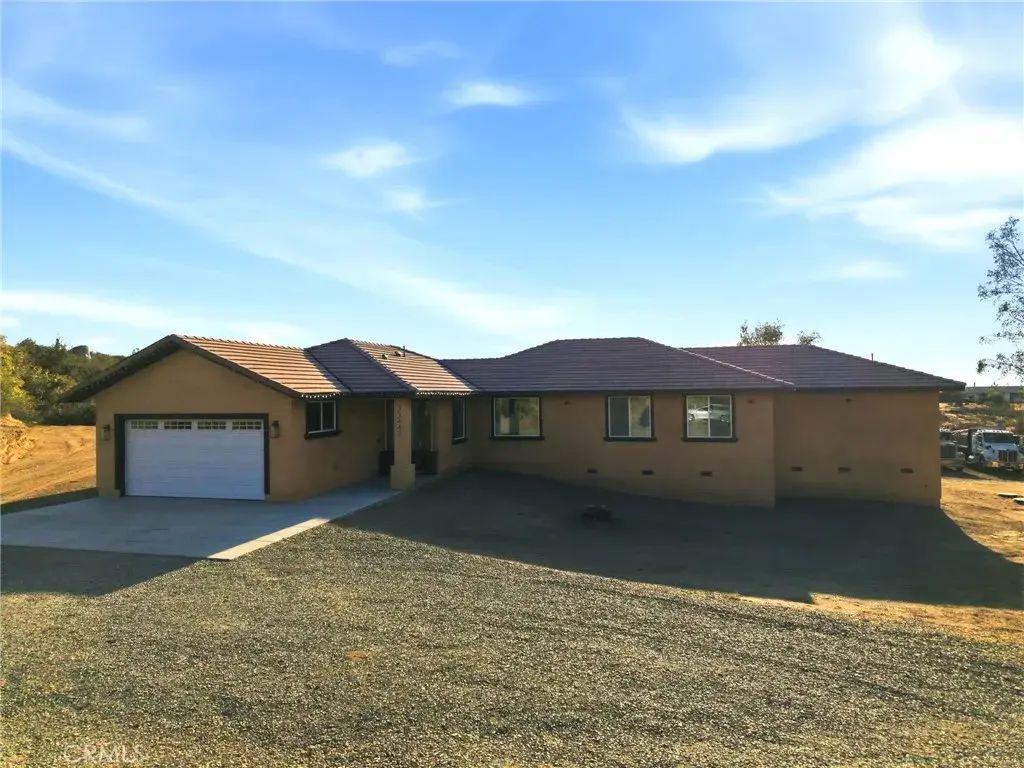 22443 Wybenga Lane, Nuevo