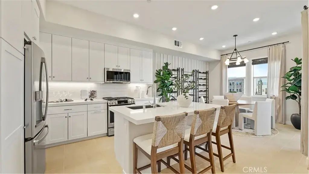 1445 Snowberry Place, Montebello