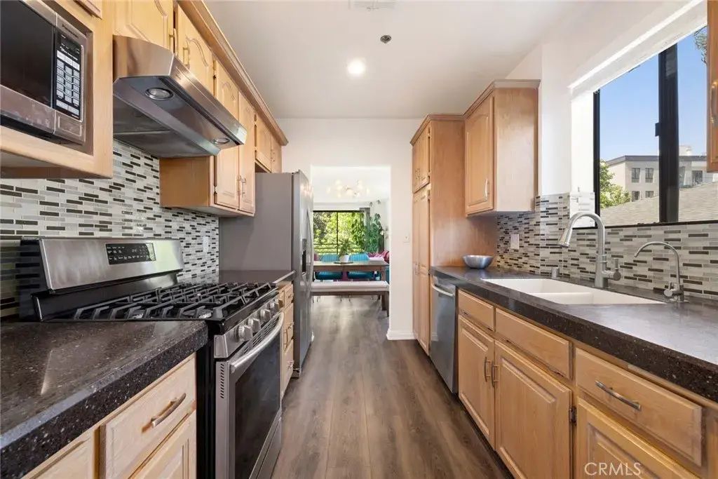 1128 Cardiff, Los Angeles