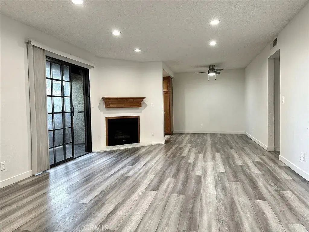 10220 De Soto Avenue 6, Chatsworth