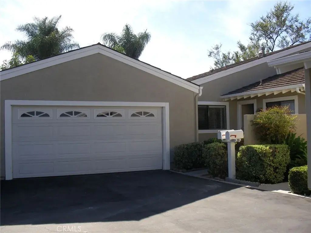 22 Acorn 20, Irvine