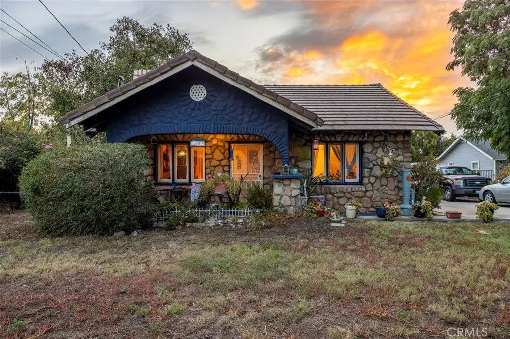 1353 E Turquoise Avenue, Mentone