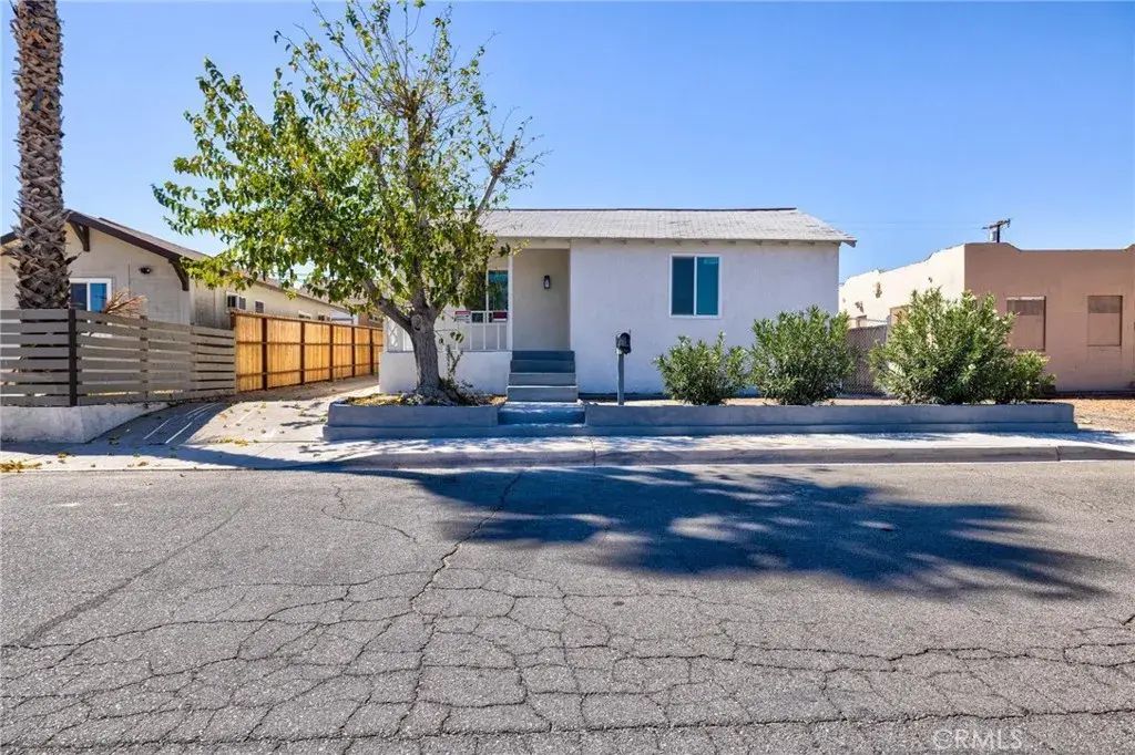 124 W Fredricks, Barstow