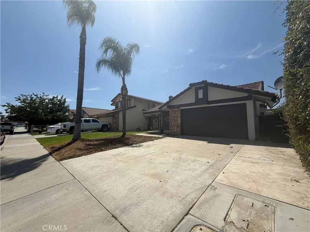 1910 Summertree Drive, Perris