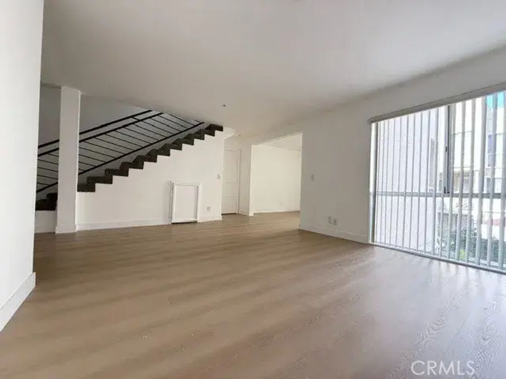116 W Maple Street 16, Glendale