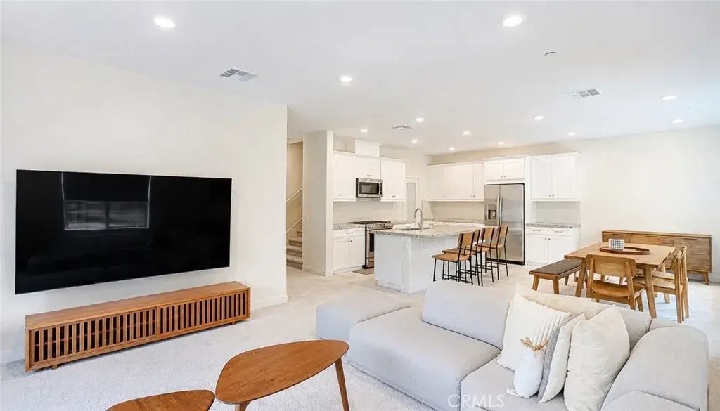 244 Siena, Lake Forest