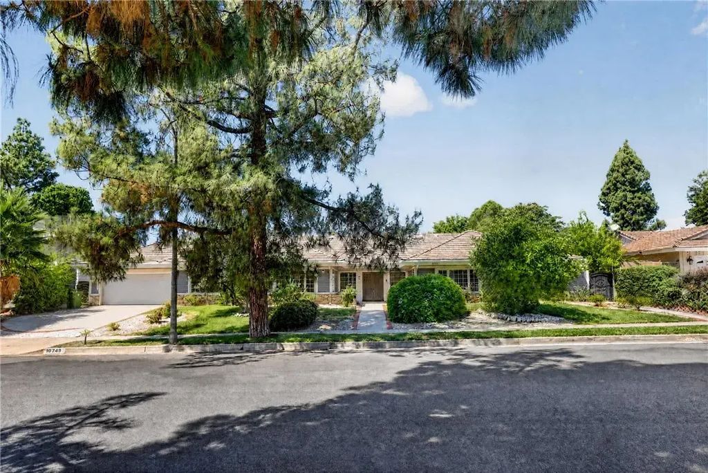 10749 Melvin, Northridge
