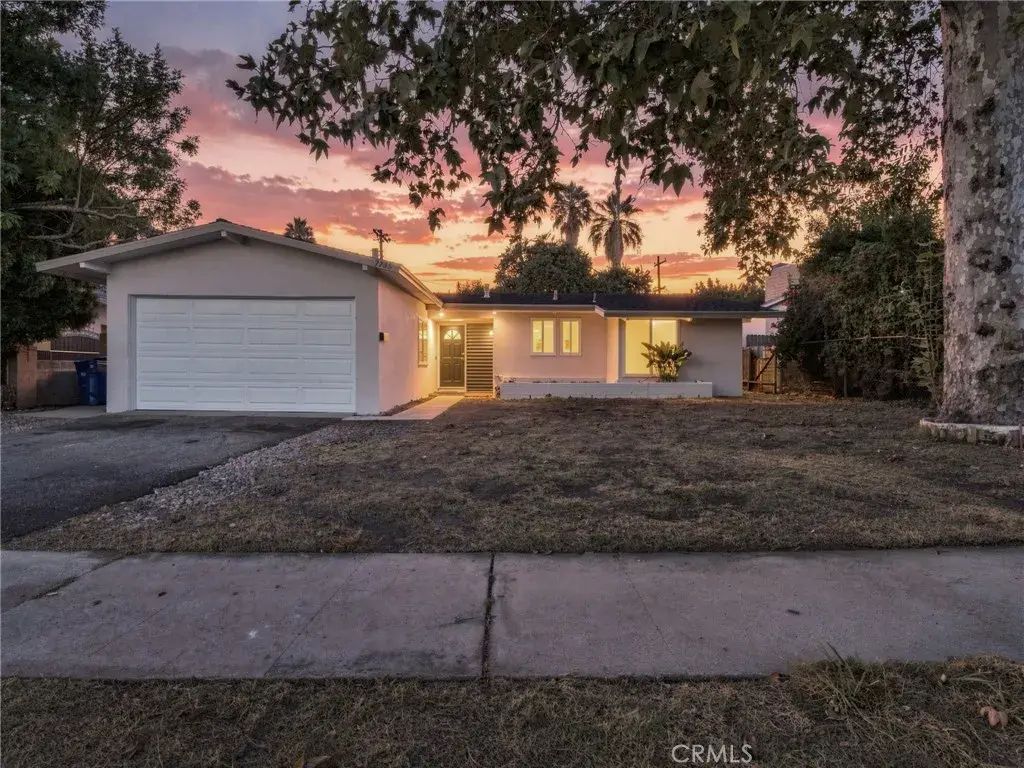 7735 Zelzah Avenue, Reseda