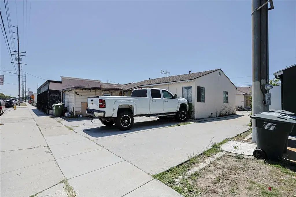 2322 Marine, Gardena