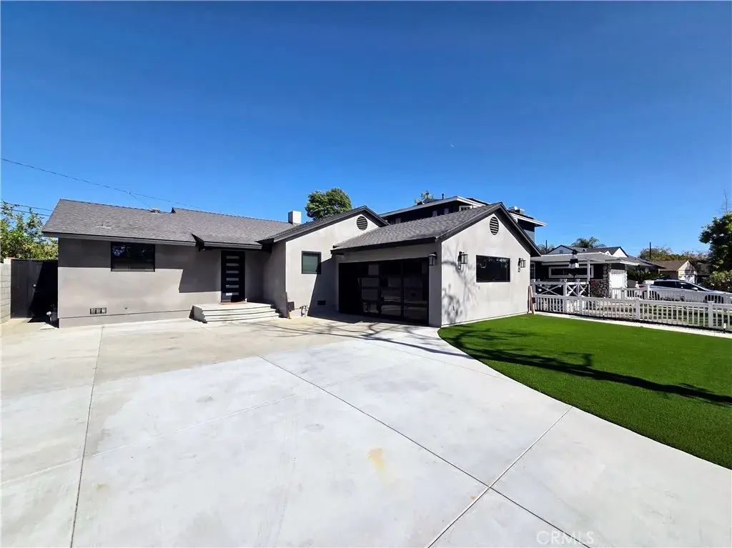 2102 Nipomo Avenue, Long Beach