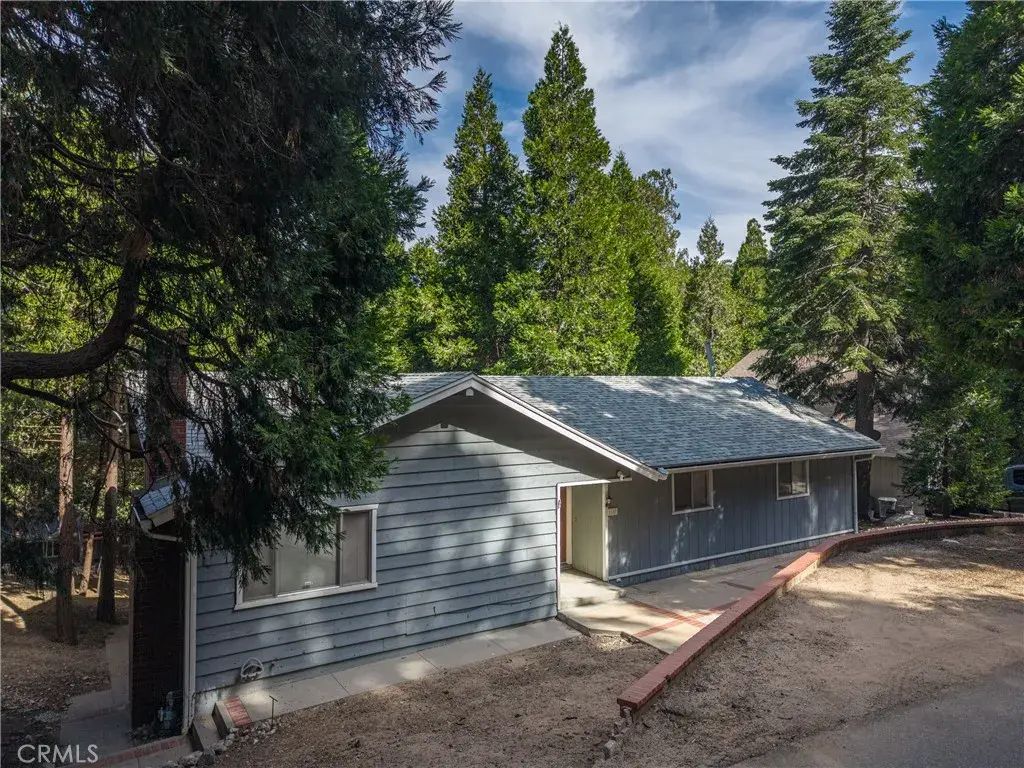 1163 Jungfrau, Crestline