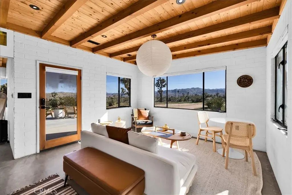 5437 Paradise View Road, Yucca Valley