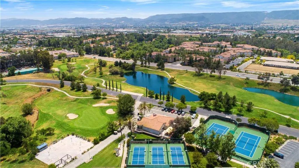 24172 Calle Artino, Murrieta