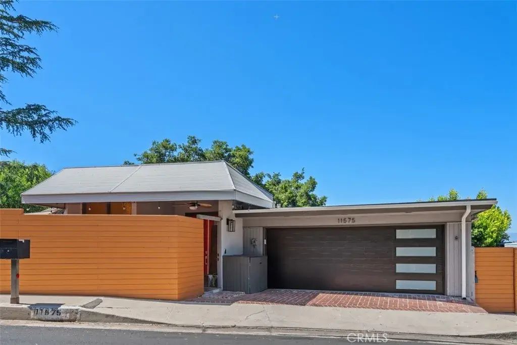 11575 Sunshine Terrace, Studio City