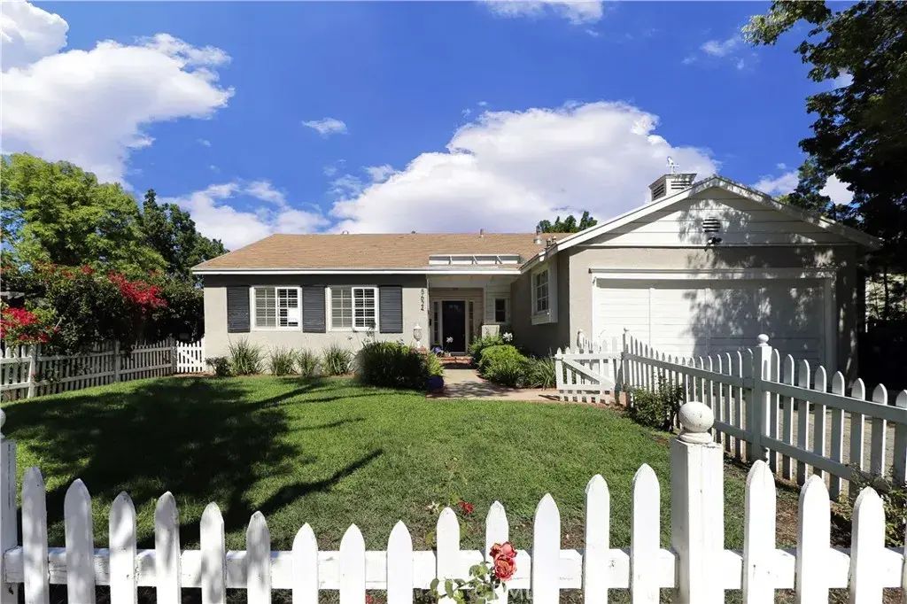 5624 Graves Avenue, Encino