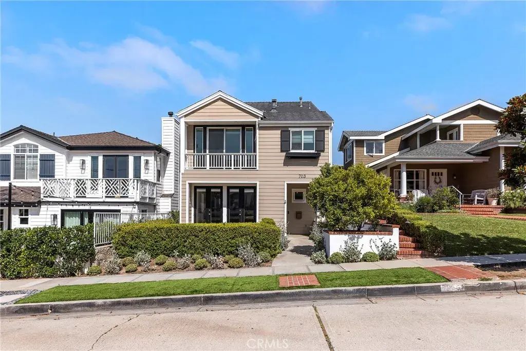 703 Poinsettia Avenue, Corona Del Mar