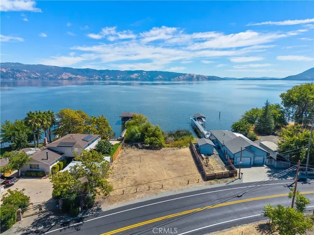 2832 Lakeshore, Lakeport