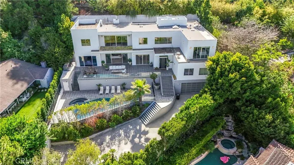 12148 Travis, Los Angeles